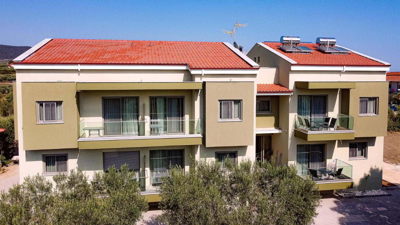Estelle Family Luxury Apartments&Suites Gerakini Extérieur photo