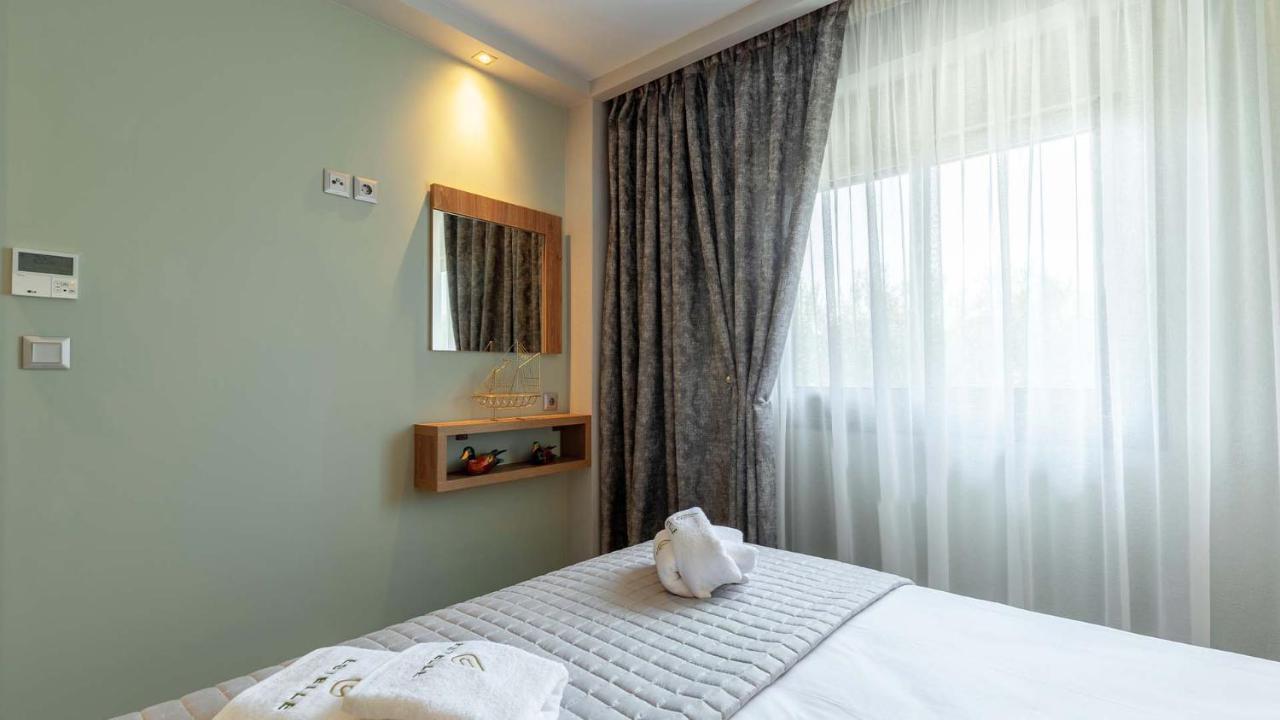 Estelle Family Luxury Apartments&Suites Gerakini Extérieur photo