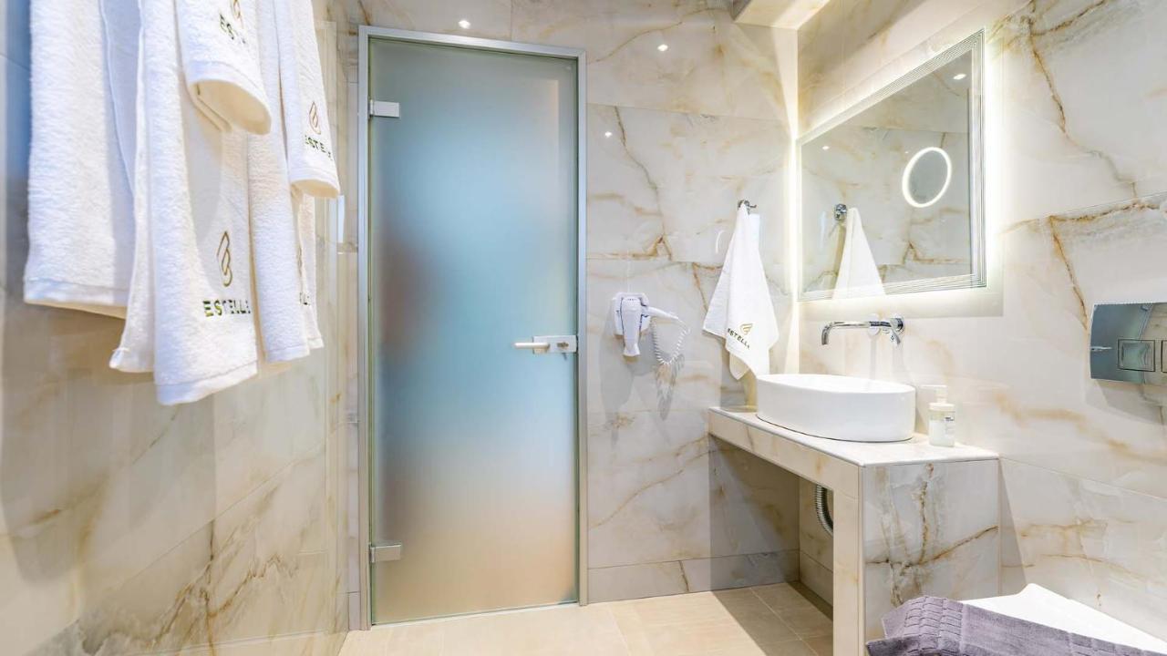 Estelle Family Luxury Apartments&Suites Gerakini Extérieur photo